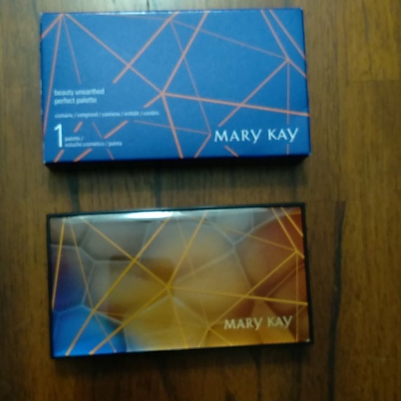 Mary Kay Perfect Palette. Powder/Foundation